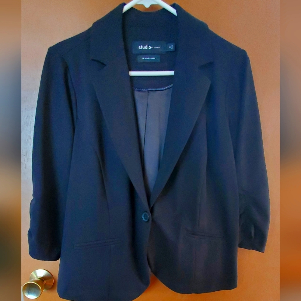 Blazer - Picture 2 of 3